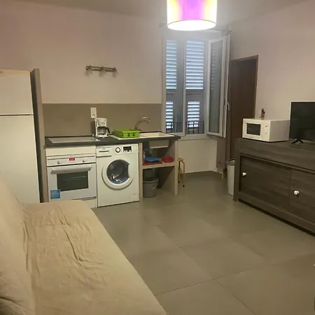 T2 4eme Etage Marche *